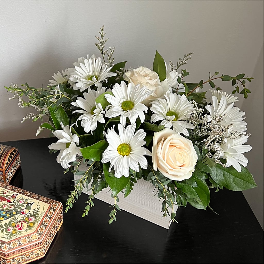 Fresh Linen Box Bouquet – Leysha Flowers, Middlesex NJ