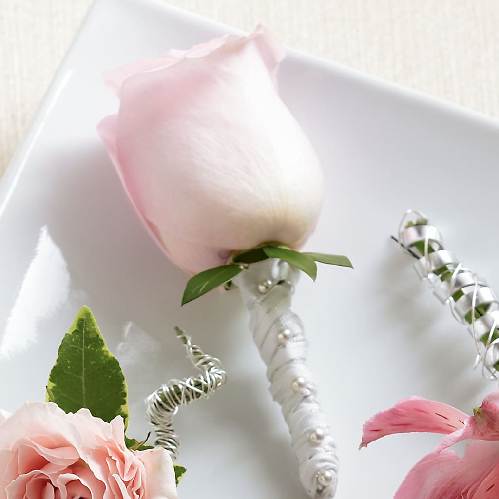 Pink Rose Boutonniere – Leysha Flowers, Middlesex NJ