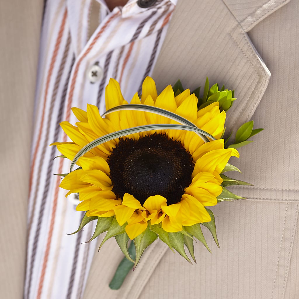 Free Spirit Boutonniere – Leysha Flowers, Middlesex NJ